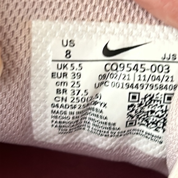 Nike Legend Essential 2 Platinum Violet -Size 8 - Picture 5 of 6